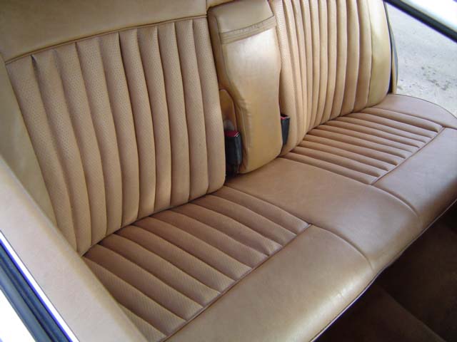 [W126] Les selleries Mercedes_w126_early_sedan_rear_seat